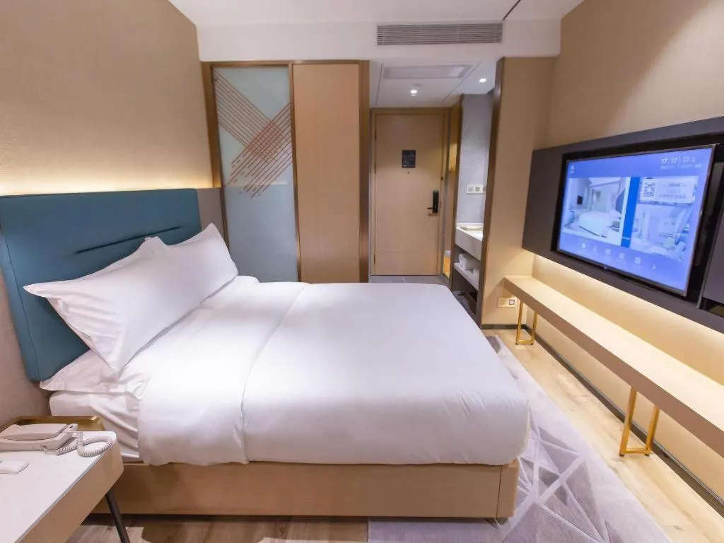 Bed in ZMAX Hotels Shenzhen Lianhuacun Metro Station