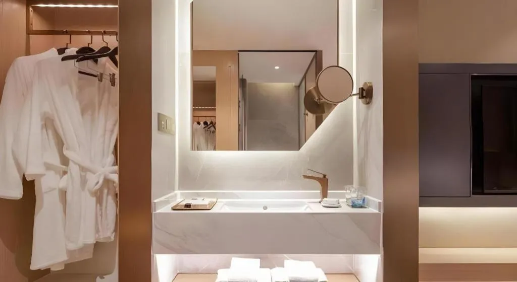 ZMAX Hotels Shenzhen Lianhuacun Metro Station