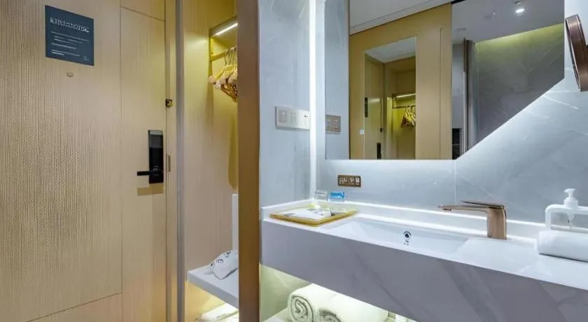 ZMAX Hotels Shenzhen Lianhuacun Metro Station