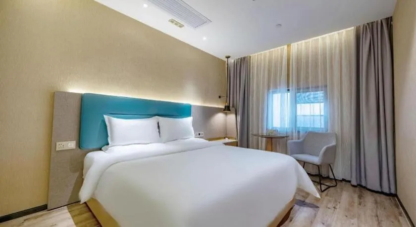 Bed in ZMAX Hotels Shenzhen Lianhuacun Metro Station