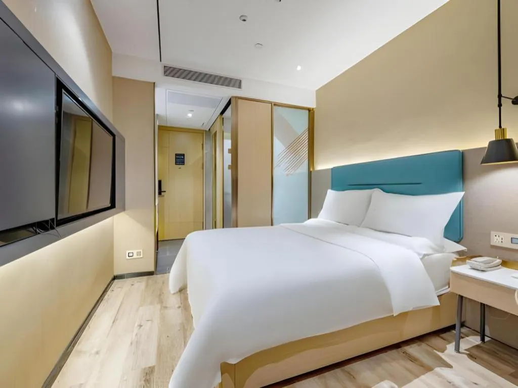 Bed in ZMAX Hotels Shenzhen Lianhuacun Metro Station