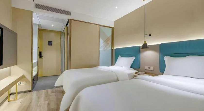 Bed in ZMAX Hotels Shenzhen Lianhuacun Metro Station