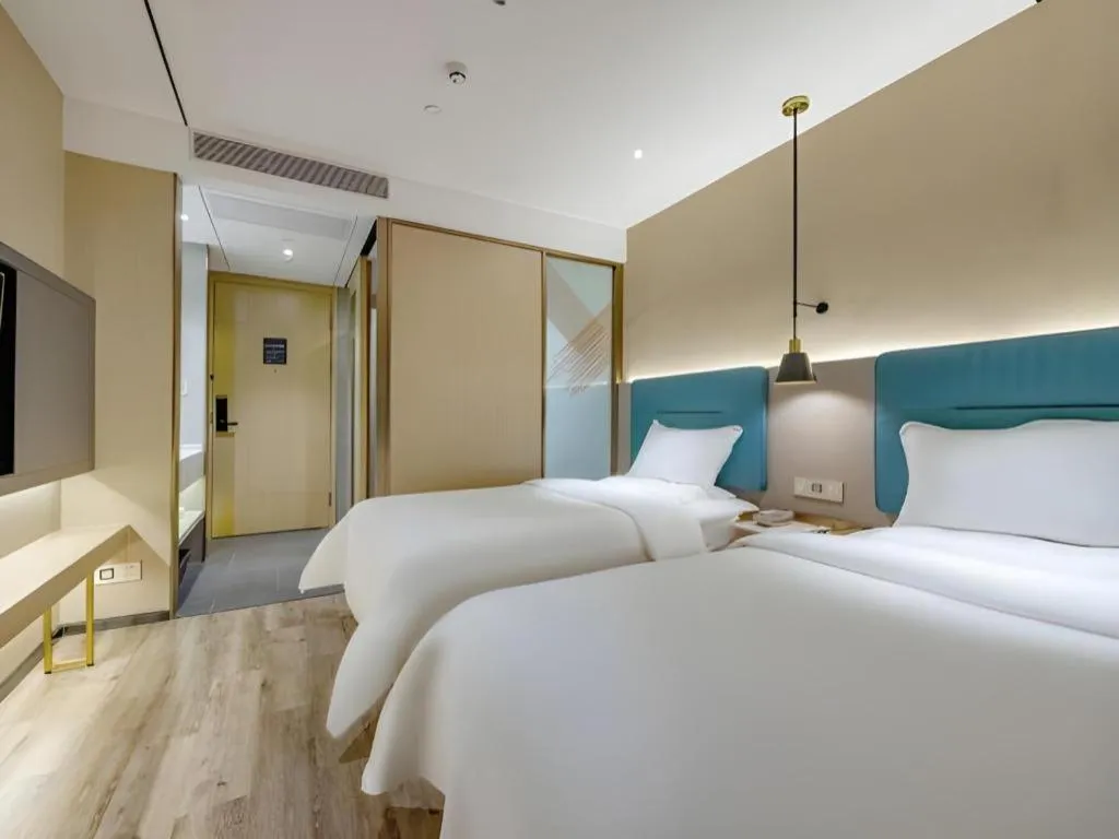 Bed in ZMAX Hotels Shenzhen Lianhuacun Metro Station