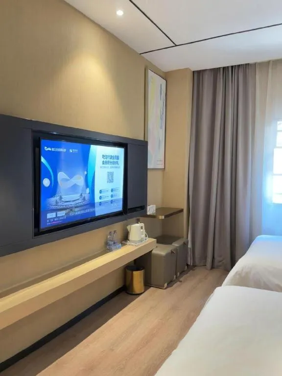 Bed in ZMAX Hotels Shenzhen Lianhuacun Metro Station