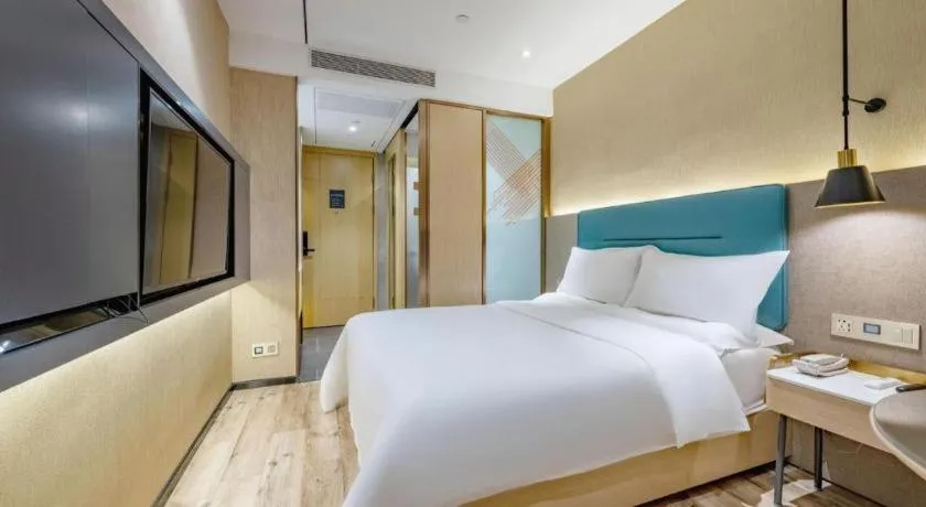 Bed in ZMAX Hotels Shenzhen Lianhuacun Metro Station