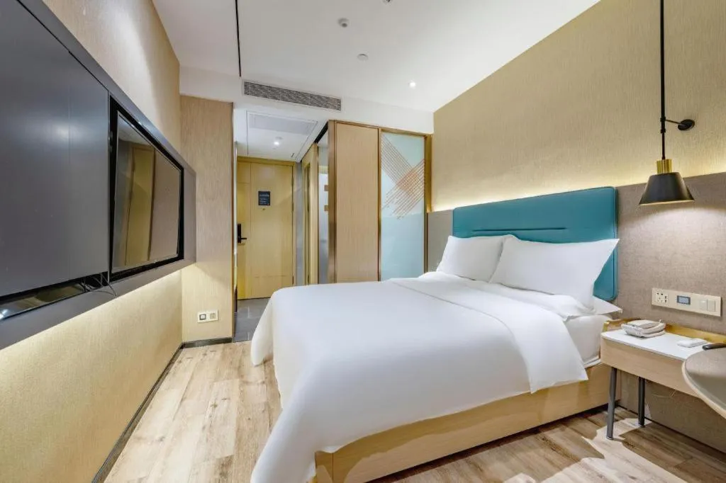 Bed in ZMAX Hotels Shenzhen Lianhuacun Metro Station