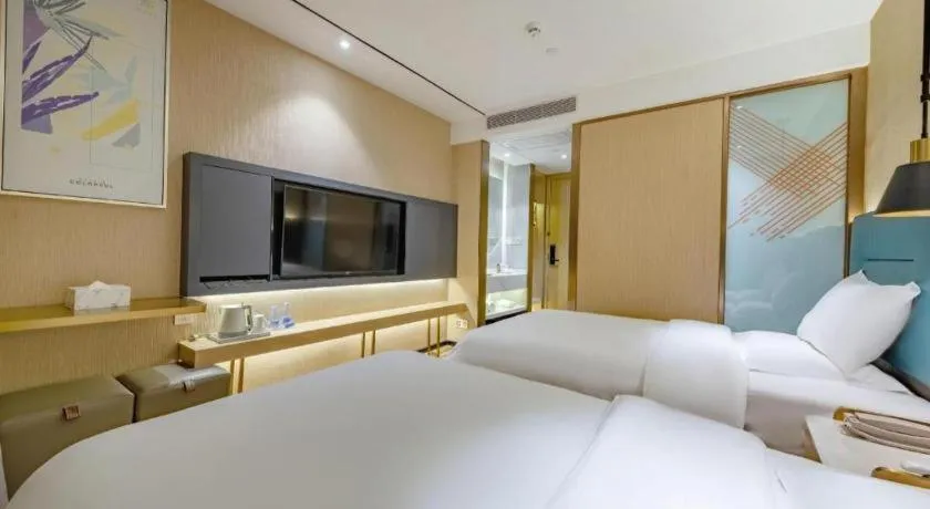 Bed in ZMAX Hotels Shenzhen Lianhuacun Metro Station