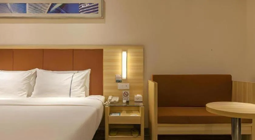 Bed in City Comfort Inn Wuhan Wangjiawan Sixin Avenue Metro Station