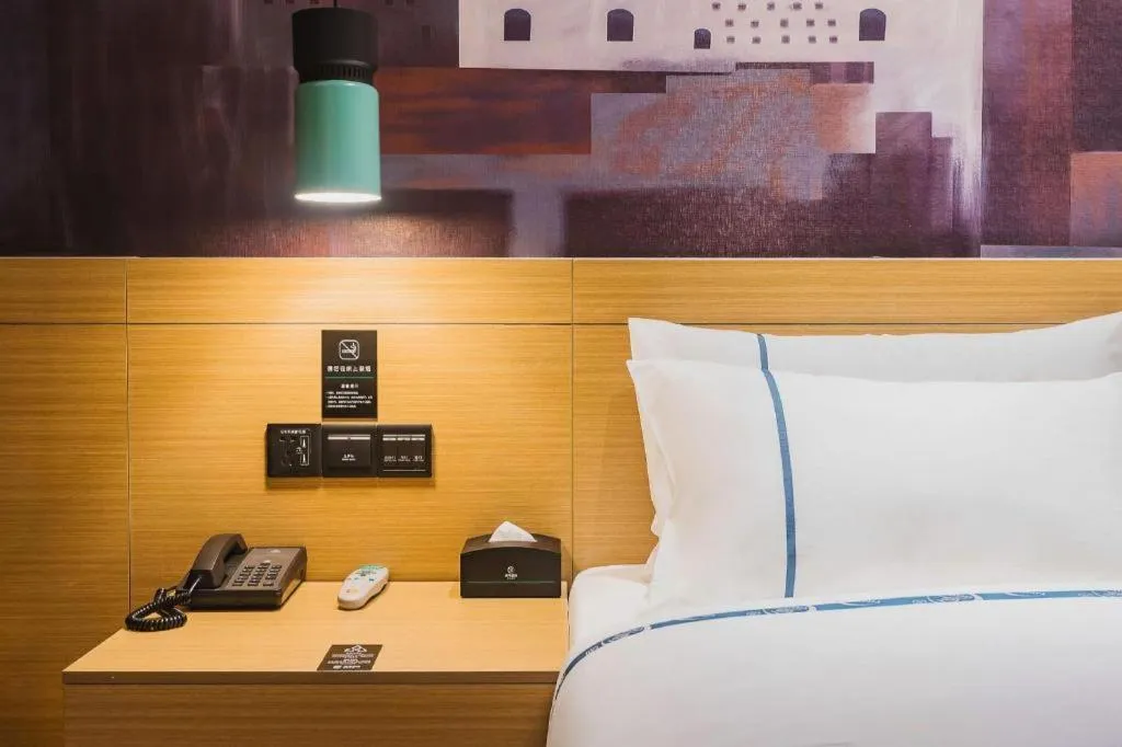 Bed in City Comfort Inn Dongguan Wangniudun