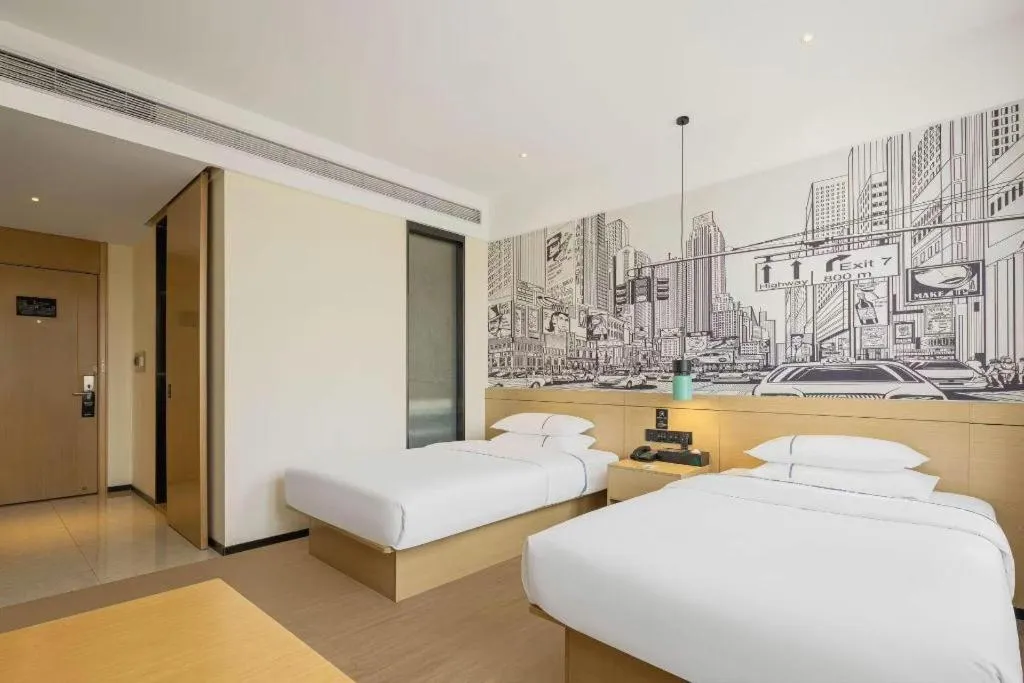 Bed in City Comfort Inn Dongguan Wangniudun