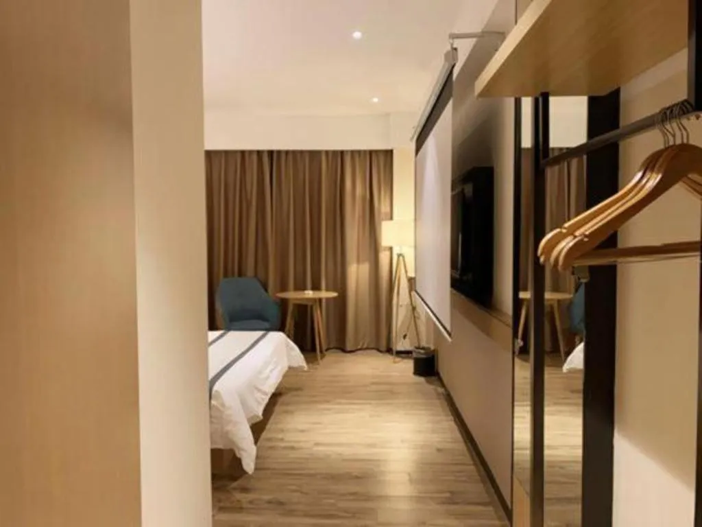 Bed in City Comfort Inn Dongguan Wangniudun