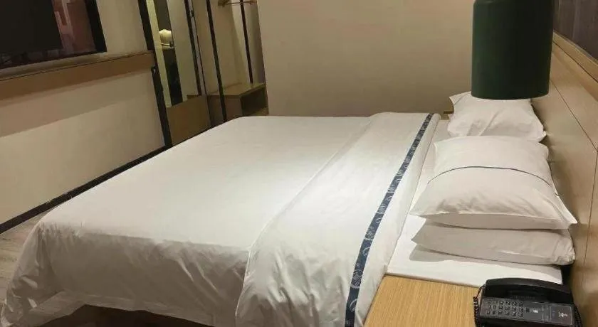 Bed in City Comfort Inn Dongguan Wangniudun