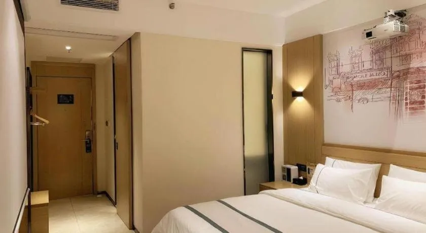Bed in City Comfort Inn Dongguan Wangniudun