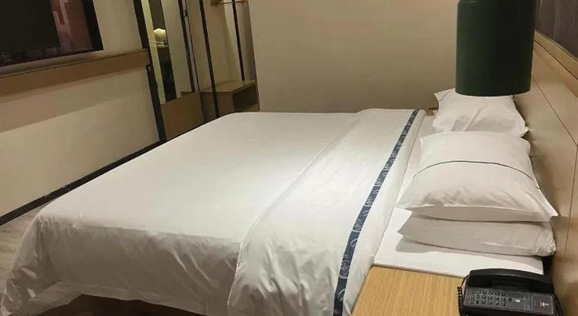 Bed in City Comfort Inn Dongguan Wangniudun
