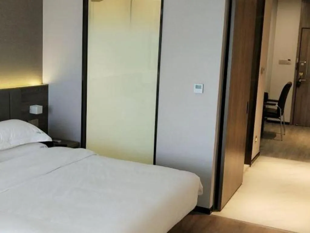 Bed in 7 Days Premium Hotel Chongqing Jiangbei International Airport Terminal 3