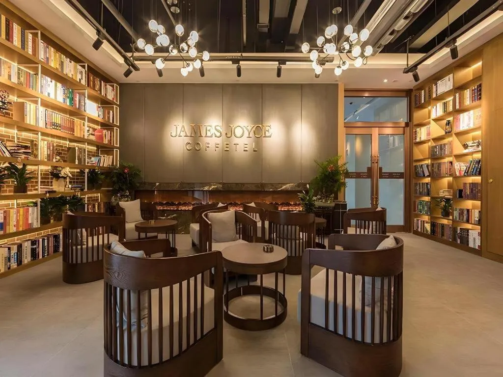 James Joyce Coffetel Zhengzhou Beilong Wetland Park