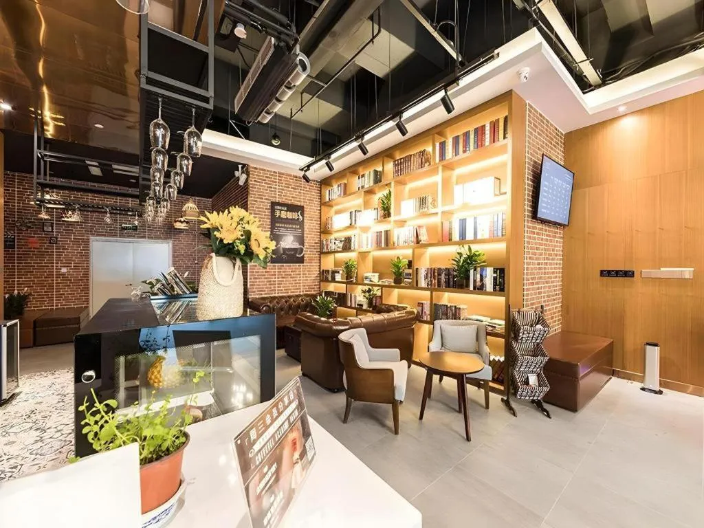 James Joyce Coffetel Zhengzhou Beilong Wetland Park
