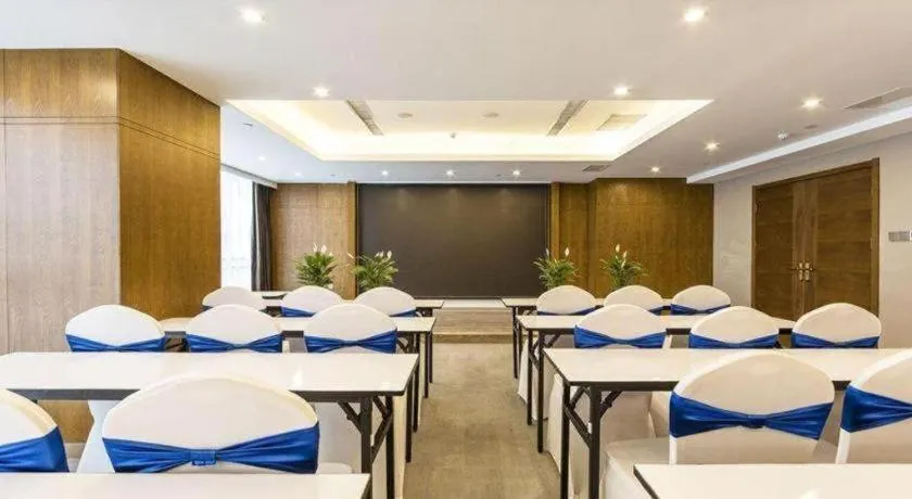 James Joyce Coffetel Zhengzhou Beilong Wetland Park