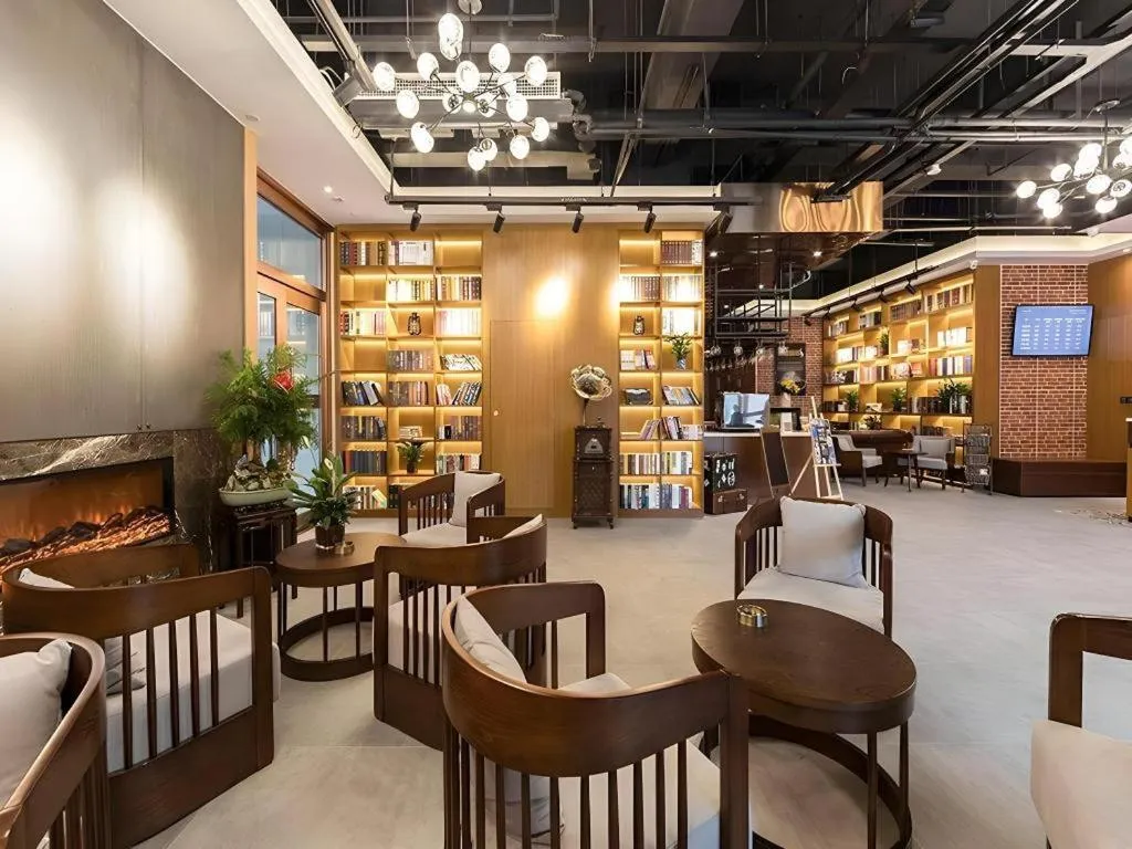James Joyce Coffetel Zhengzhou Beilong Wetland Park