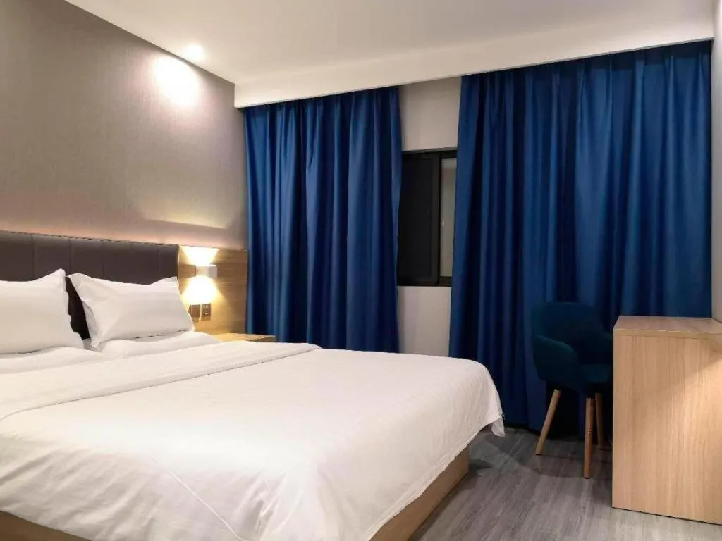 Bed in 7 Days Premium Hotel Hangzhou West lake Hubin