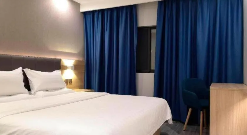 Bed in 7 Days Premium Hotel Hangzhou West lake Hubin