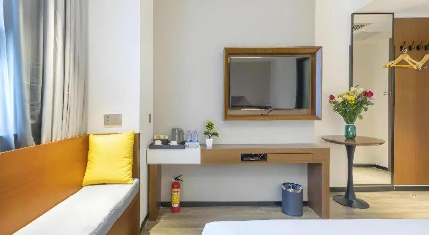 Bed in Borrman Hotel Guangzhou Southern Hospital Meihuayuan Metro Station