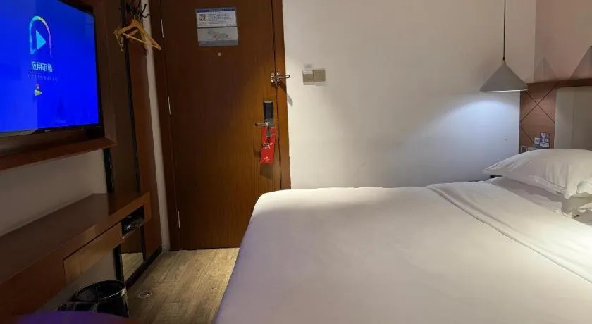Bed in Borrman Hotel Guangzhou Southern Hospital Meihuayuan Metro Station