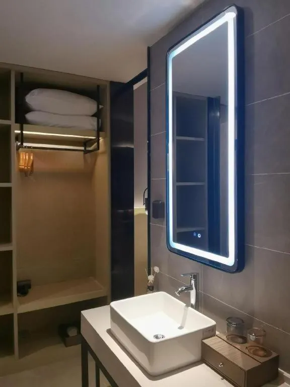 VX Hotel Hubei Wuhan Hongshan District 1st Guanggu Road