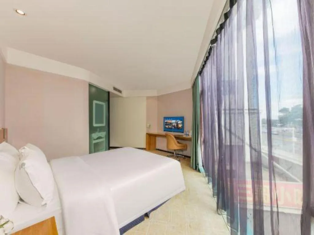 Bed in GreenTree Alliance Hotel Shenzhen Yantian District Dameisha