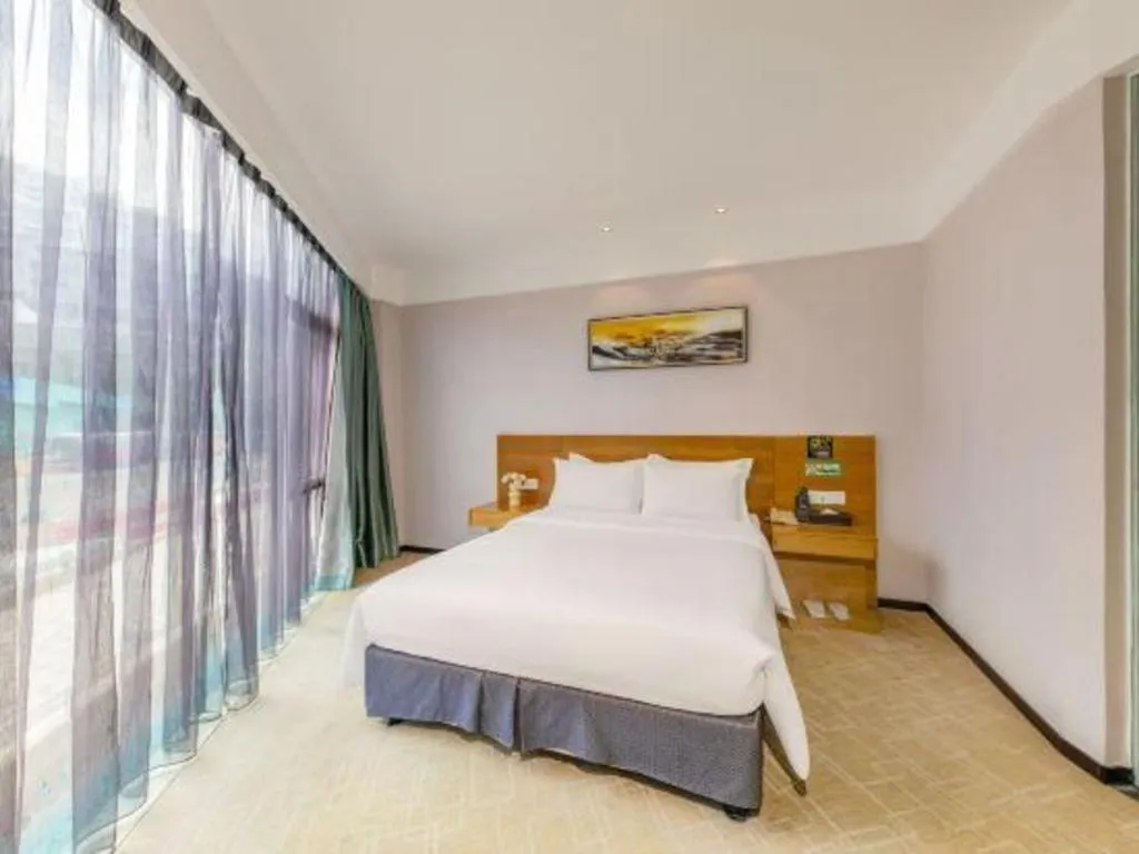 Bed in GreenTree Alliance Hotel Shenzhen Yantian District Dameisha
