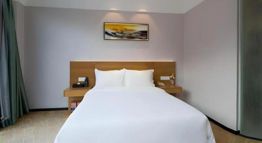 Bed in GreenTree Alliance Hotel Shenzhen Yantian District Dameisha