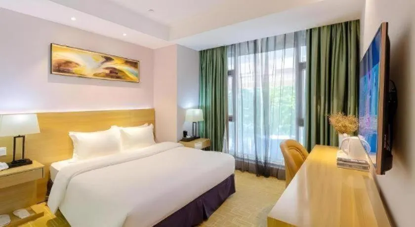 Bed in GreenTree Alliance Hotel Shenzhen Yantian District Dameisha