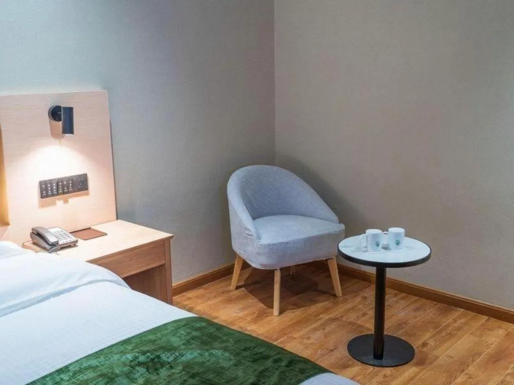 Bed in GreenTree Inn Express Suzhou Luzhi Ancient Town Scenic Area Xiaoshi Road