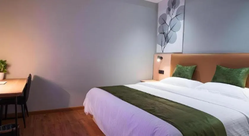 Bed in GreenTree Inn Express Suzhou Luzhi Ancient Town Scenic Area Xiaoshi Road