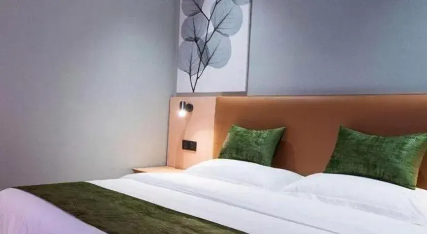 Bed in GreenTree Inn Express Suzhou Luzhi Ancient Town Scenic Area Xiaoshi Road Bed in GreenTree Inn Express Suzhou Luzhi Ancient Town Scenic Area Xiaoshi Road