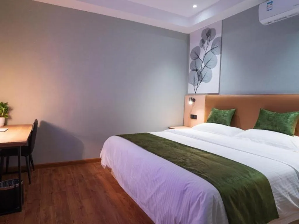 Bed in GreenTree Inn Express Suzhou Luzhi Ancient Town Scenic Area Xiaoshi Road