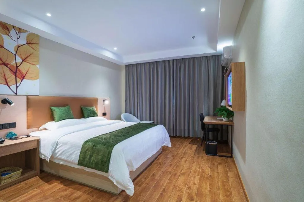 Bed in GreenTree Inn Express Suzhou Luzhi Ancient Town Scenic Area Xiaoshi Road