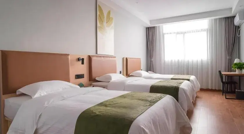 Bed in GreenTree Inn Express Suzhou Luzhi Ancient Town Scenic Area Xiaoshi Road Bed in GreenTree Inn Express Suzhou Luzhi Ancient Town Scenic Area Xiaoshi Road