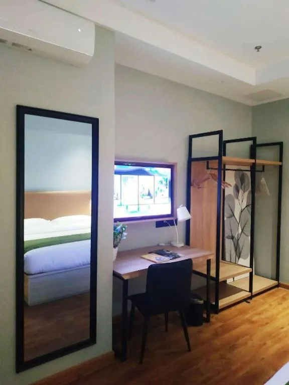 Bed in GreenTree Inn Express Suzhou Luzhi Ancient Town Scenic Area Xiaoshi Road