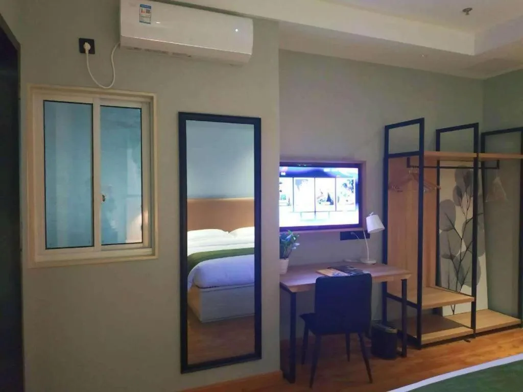 Bed in GreenTree Inn Express Suzhou Luzhi Ancient Town Scenic Area Xiaoshi Road