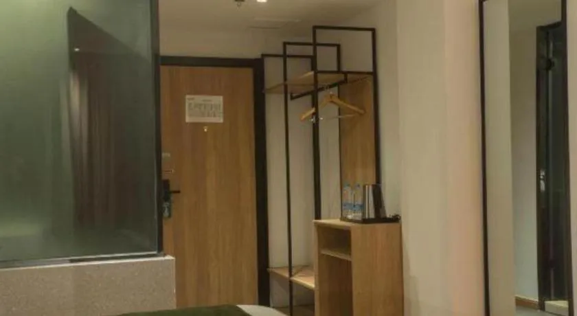 GreenTree Inn Express Hainan Haikou Haixiu Zhong Road