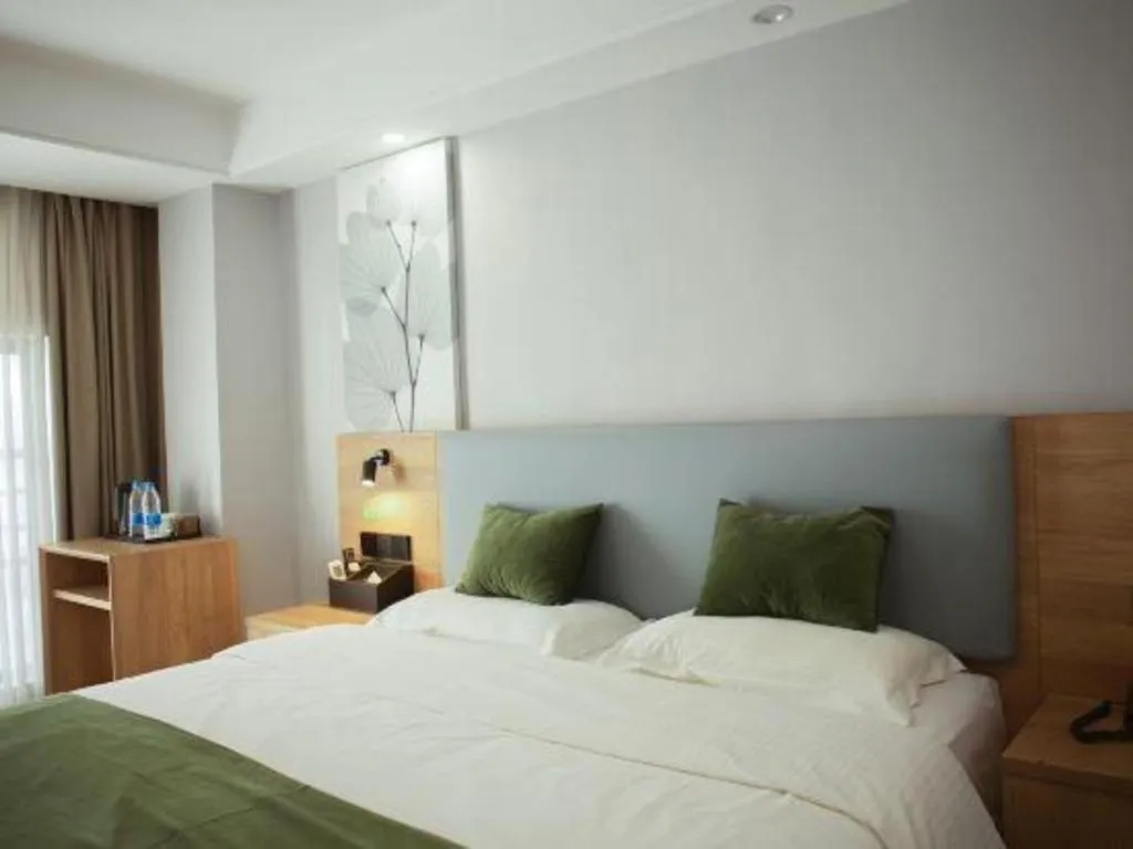 Bed in GreenTree Inn Express Hainan Haikou Haixiu Zhong Road