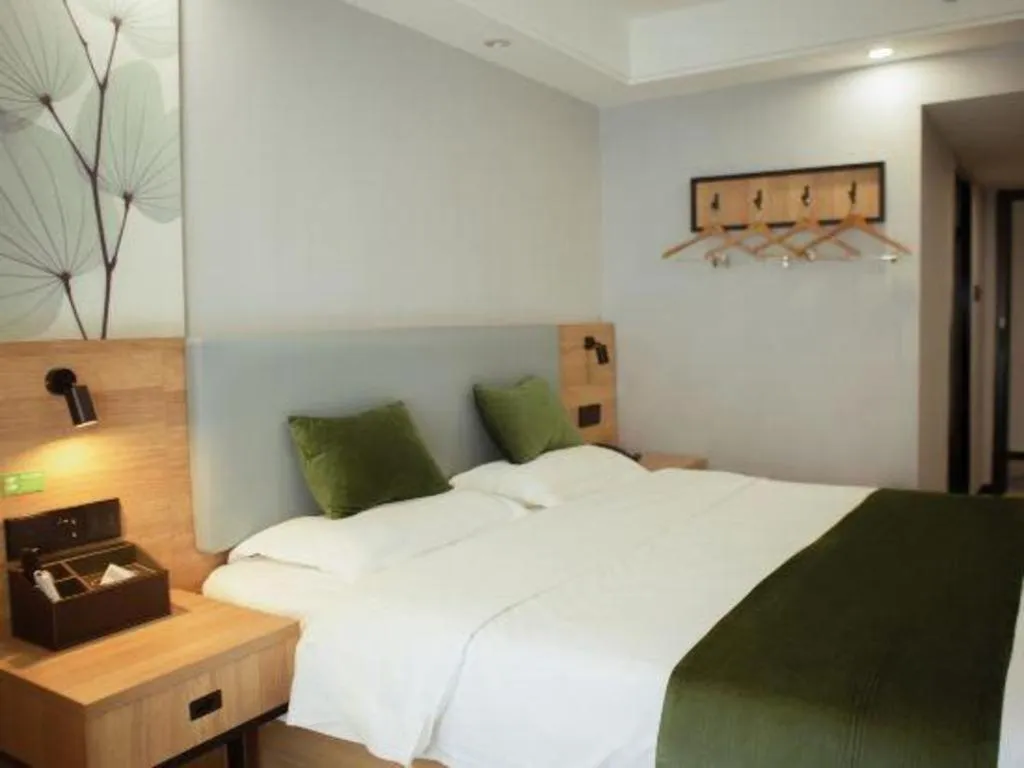 Bed in GreenTree Inn Express Hainan Haikou Haixiu Zhong Road