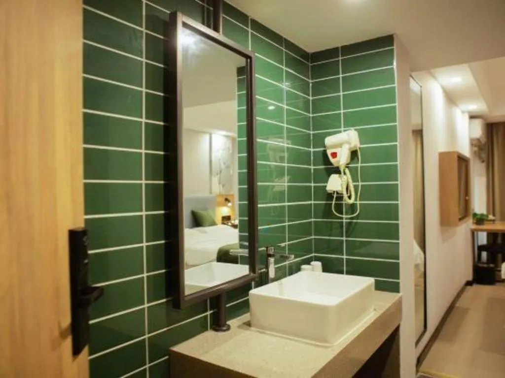 GreenTree Inn Express Hainan Haikou Haixiu Zhong Road