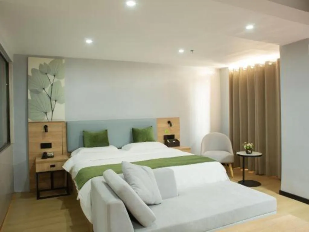 Bed in GreenTree Inn Express Hainan Haikou Haixiu Zhong Road