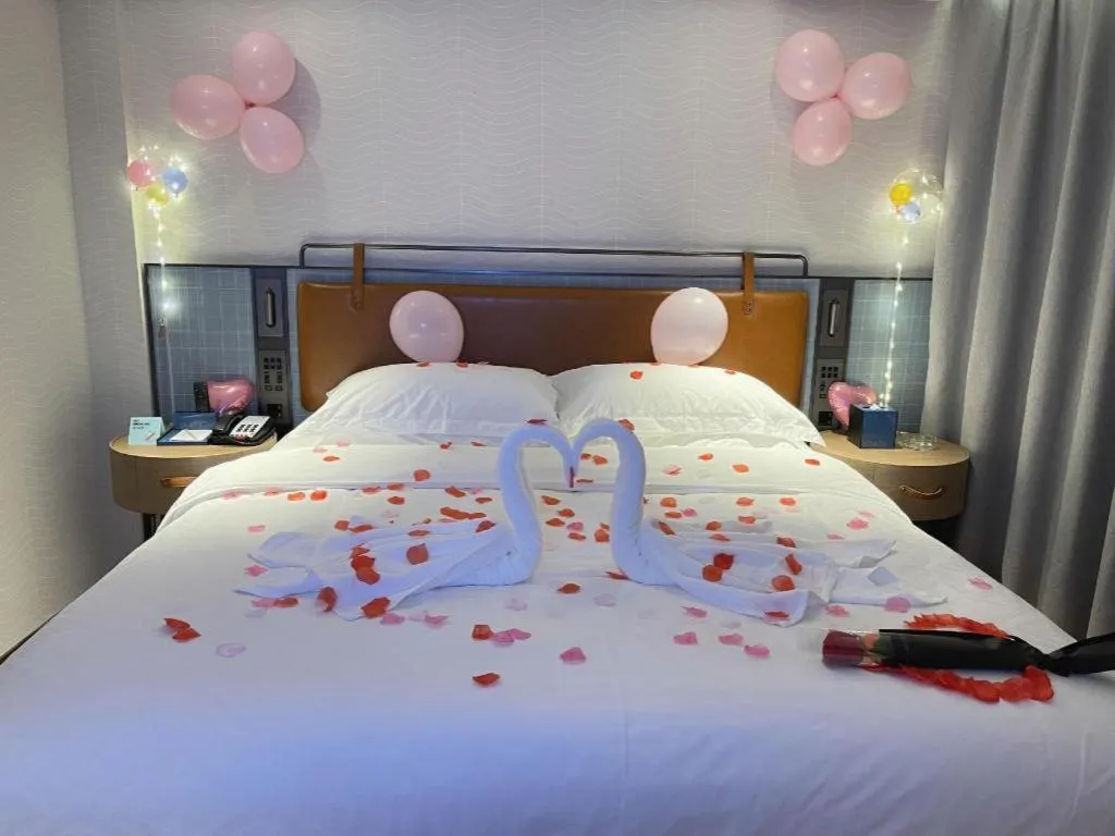 Bed in Echarm Hotel Guangzhou Tiyu West Raod Metro Station