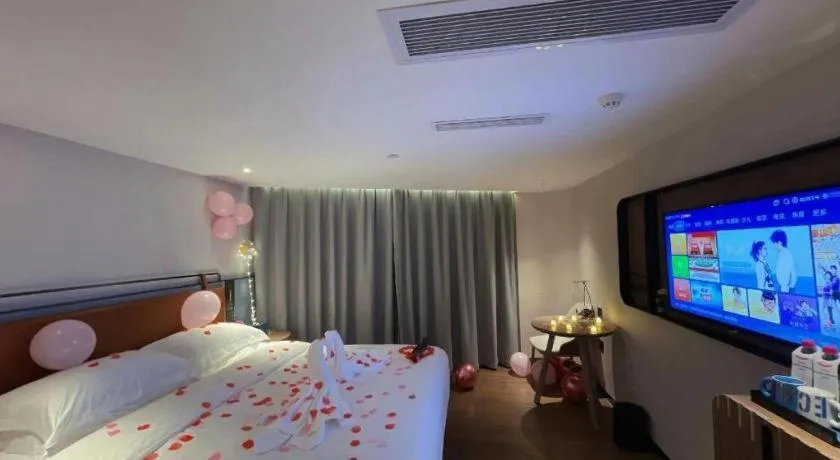 Bed in Echarm Hotel Guangzhou Tiyu West Raod Metro Station