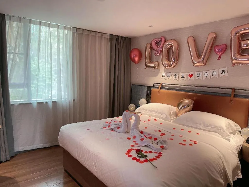 Bed in Echarm Hotel Guangzhou Tiyu West Raod Metro Station