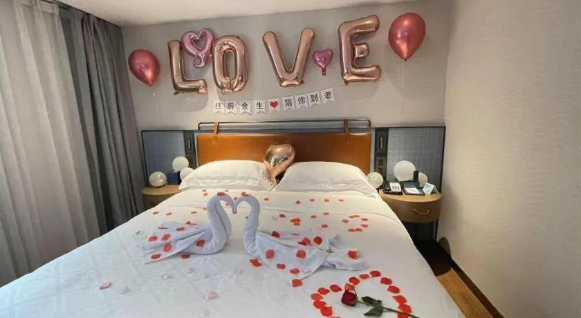 Bed in Echarm Hotel Guangzhou Tiyu West Raod Metro Station