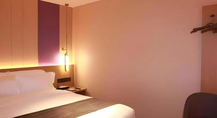Bed in Lavande Hotel Shenzhen East Gate Wanxiang City Guomao Metro Statipn